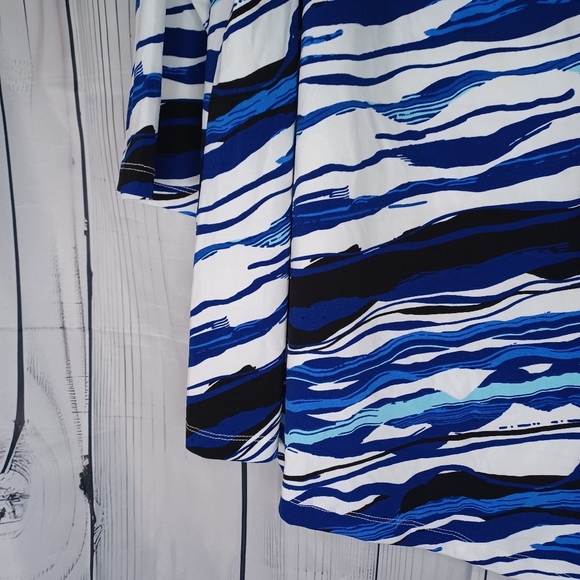 Monroe And Main Blue and White Asymmetrical Tunic Top - Picture 5 of 12